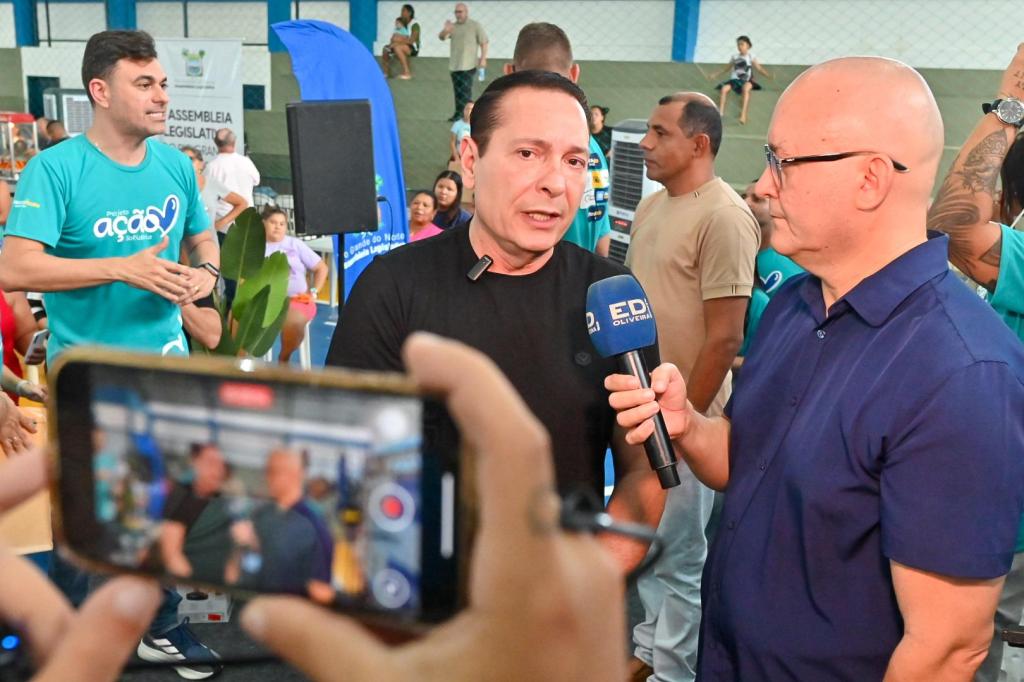 Ezequiel visita escolas em Parnamirim ao lado do vereador professor&nbsp;Italo